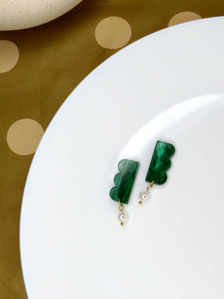 Brincos acrílico Royal Green Belle com ficha em aço inoxidável por atacado de Niemalsmehrohne