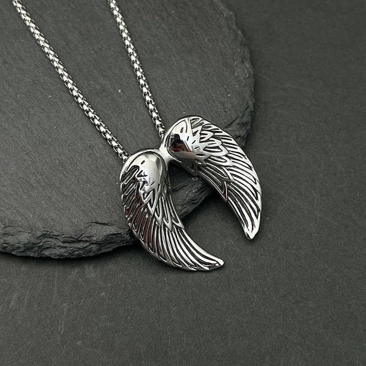 Collier à pendentif vintage en forme d'ailes d'ange Hip Hop pour la vente par GemMeet