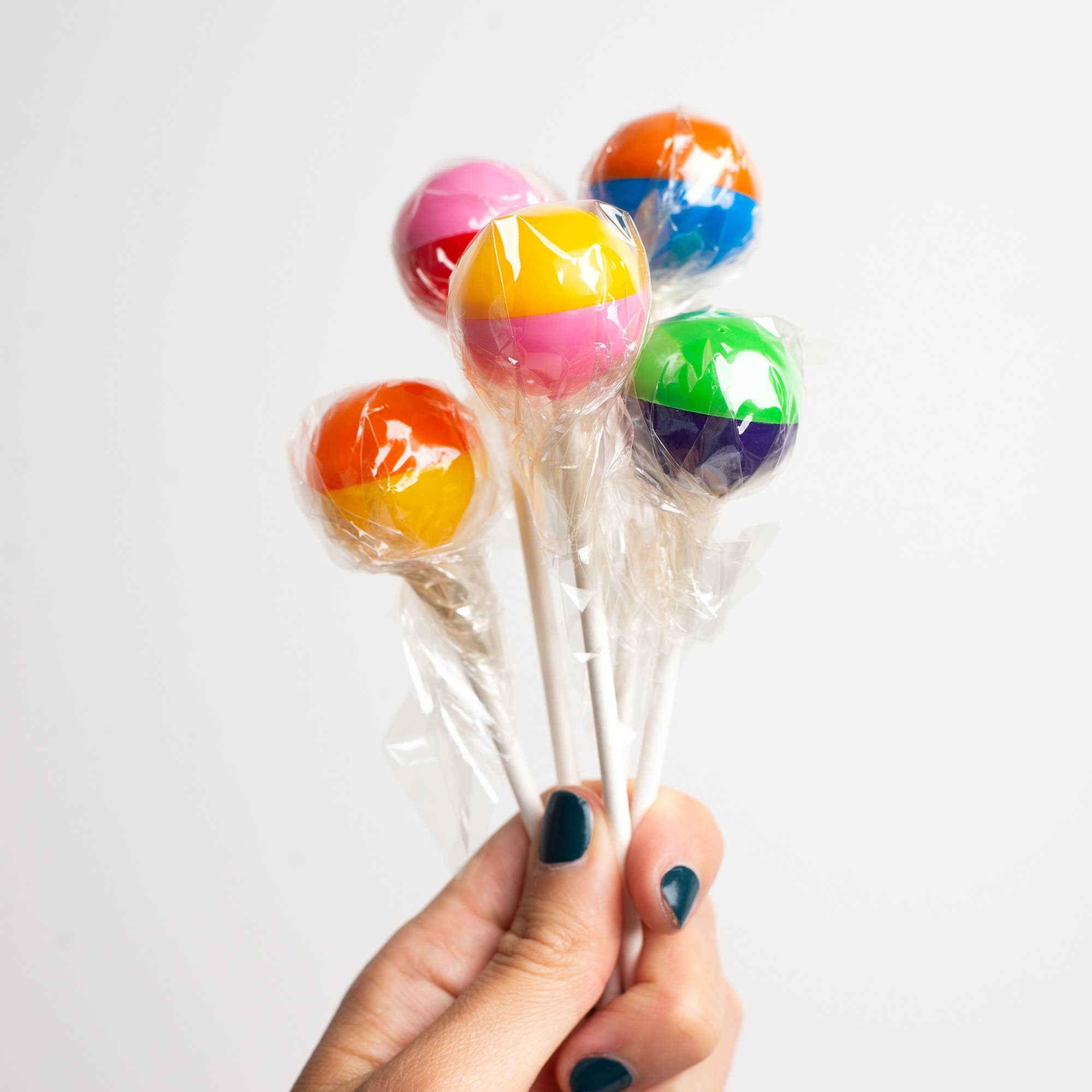 Dezi & Roo - Wholesale Pet Toy - Cat - Pop-n-Purr Lollipop - Refillable Scent Enrichment Toy1