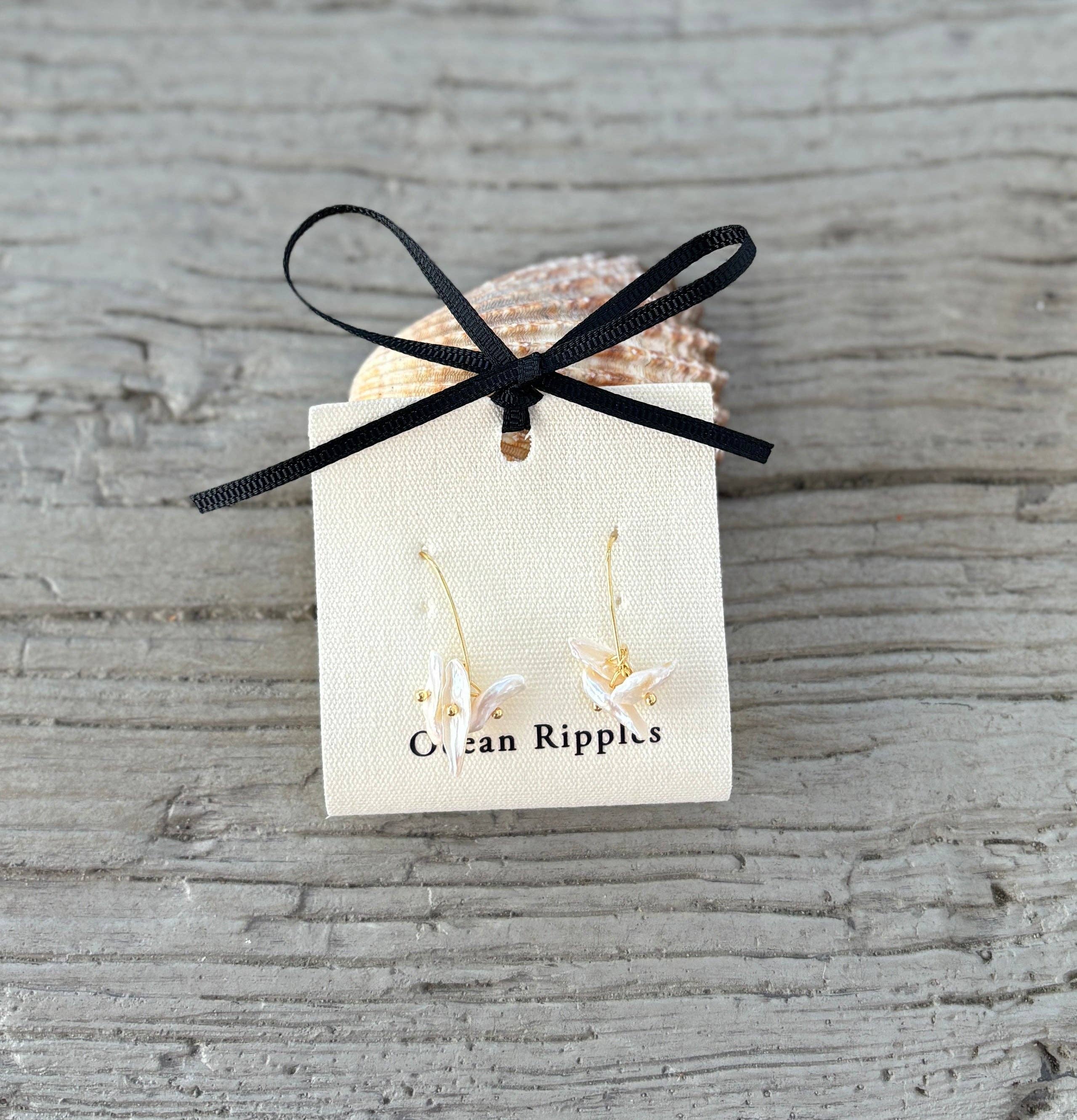 Ocean Ripples – Engroshandel Hængeøreringe og creoløreringe – 14kt forgyldte ferskvandsperleøreringe3