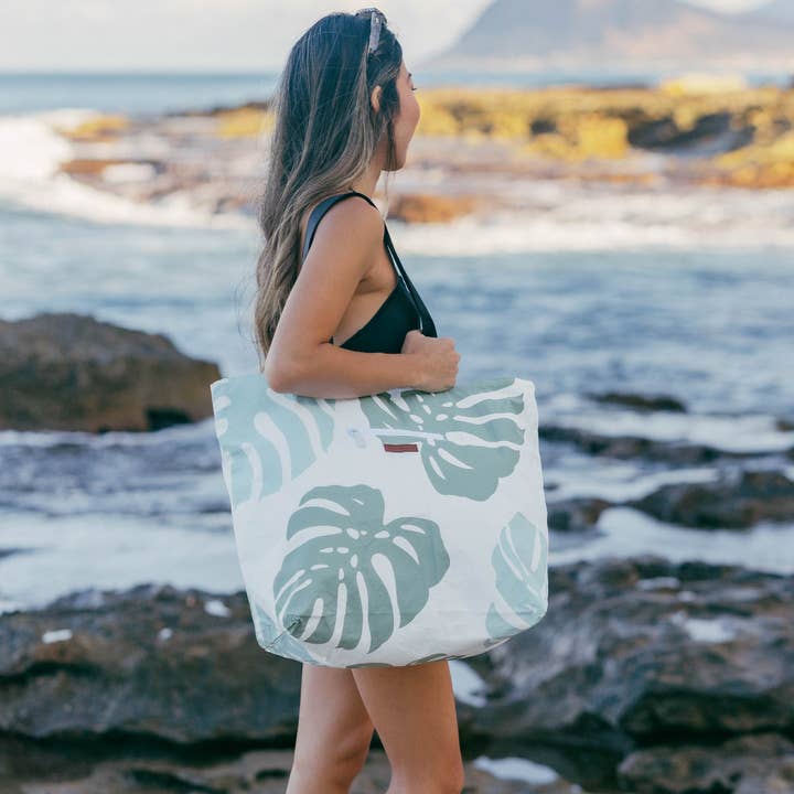 Adventure Hawaii - Wholesale Weekender Bag - Women's - Monstera | The Weekender Beach Bag