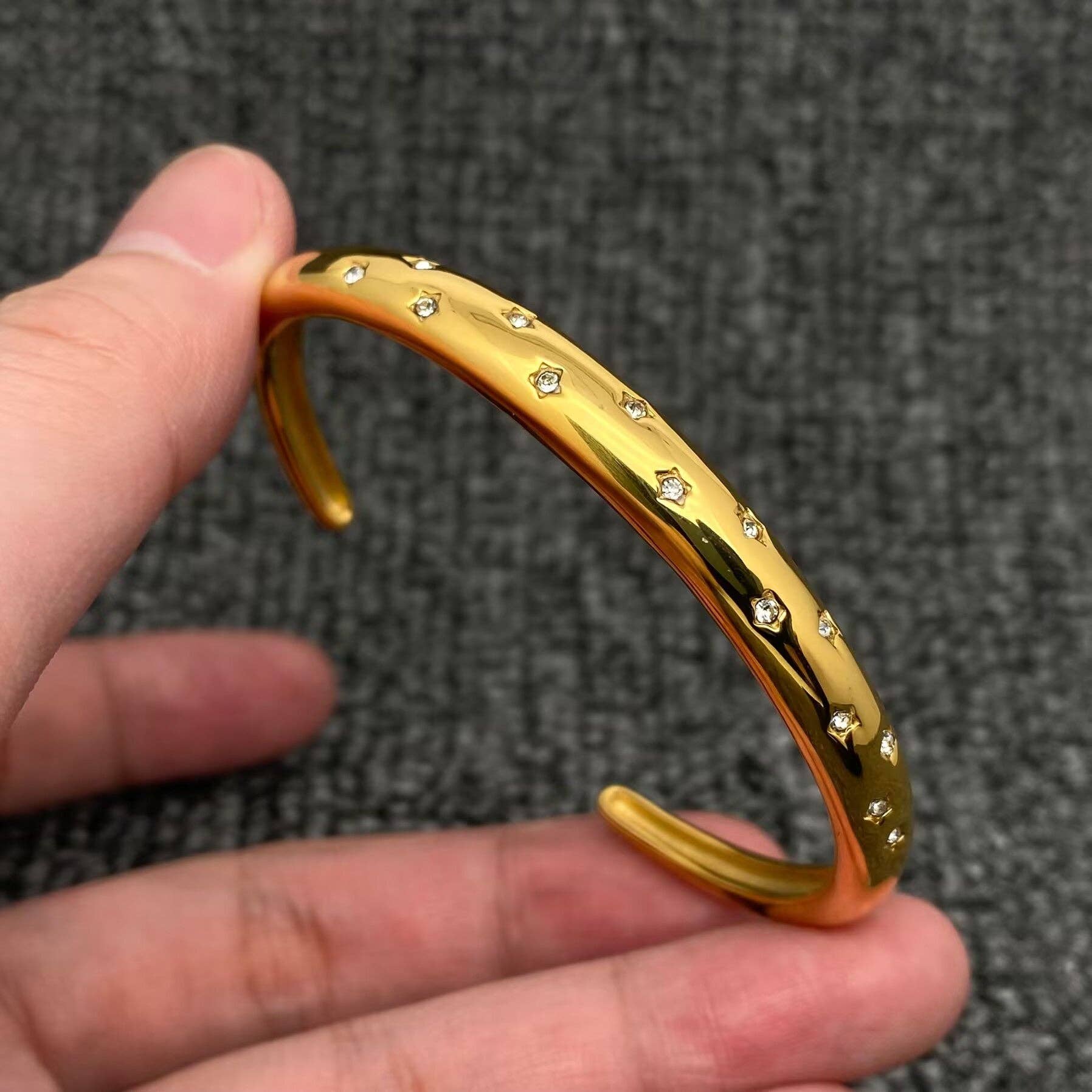 Mio Queena - Wholesale Cuff Bracelet - Cubic Zirconia Stars 18K Golden S.Steel Cuff - FGS/MS5