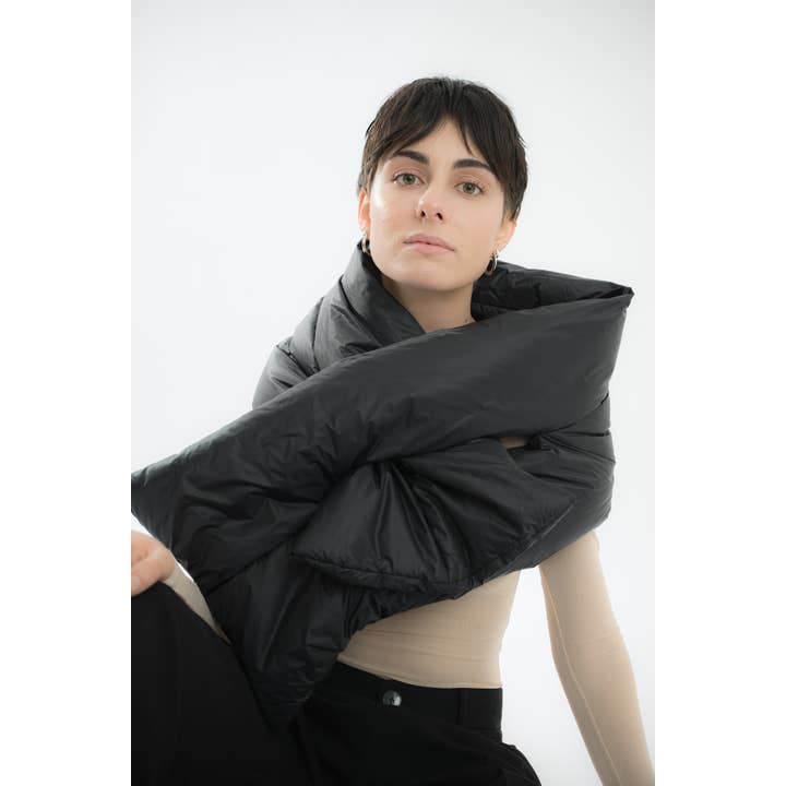 Abstract - Wholesale Scarf - Women's - Water-repellent recycled nylon padded scarf1