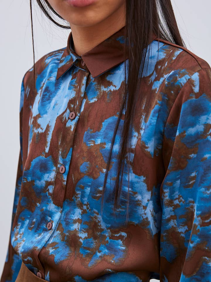 Vloeiende blouse met decoratieve bloem voor wholesale door ELLI WHITE