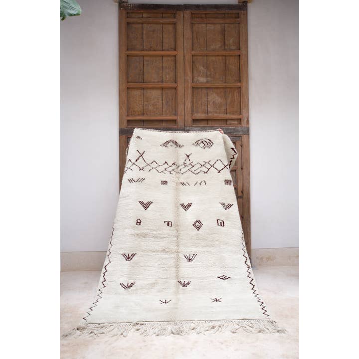 Ouive - Vendita all'ingrosso Tappeto - Tappeto berbero marocchino bianco "Symbol" con simboli tribali marroni