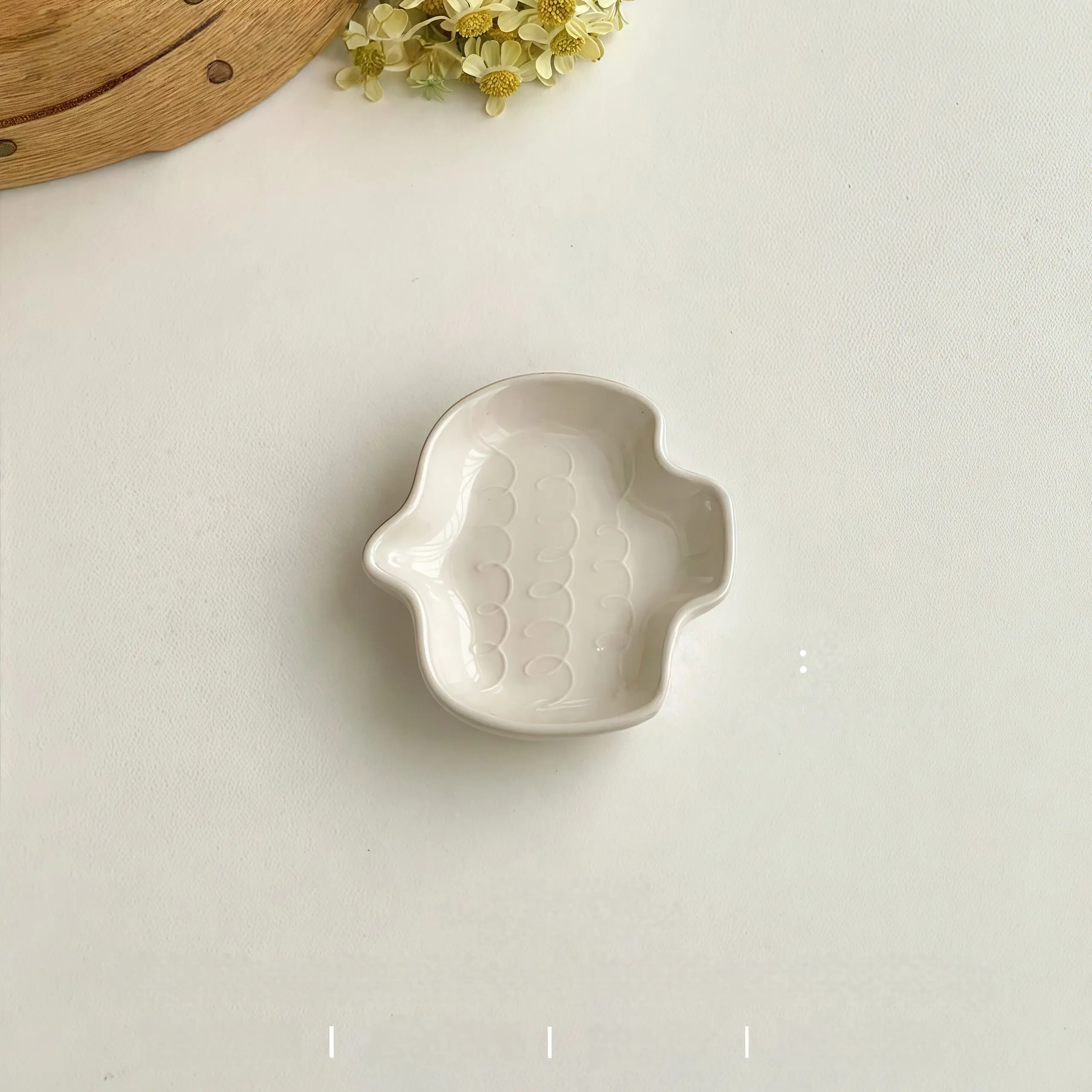 Otterware - Wholesale Condiment/Dip Bowl - Aesthetic Bird Ceramic Dipping Dish (White/Green/Red)0