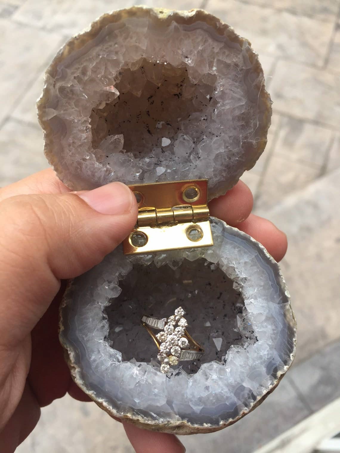 The Crushed Crystal – Organizador/caixa de joias por atacado – Caixa de anel de geodo cinza natural - caixa de geodo grande - caixa druzy - proposta secreta - ideias de propostas - anel de noivado7