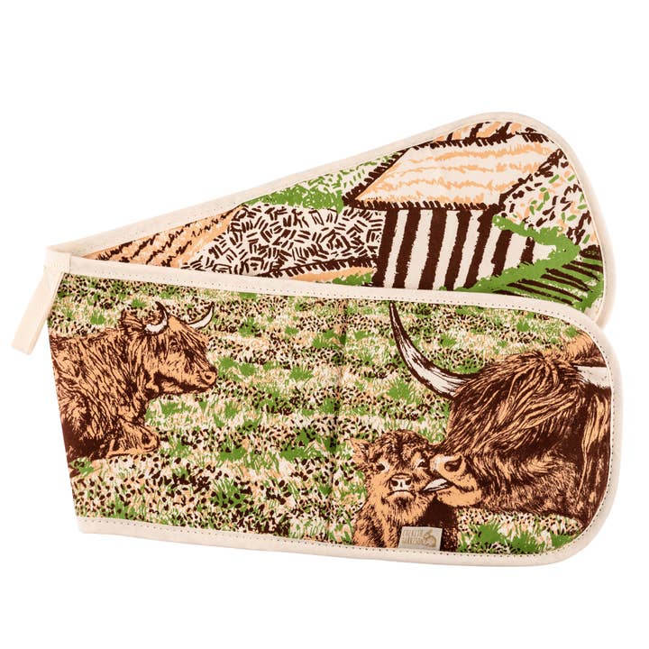 Gant à double four Cherith Harrison Highland Cow Love pour la vente par Parkwood Springs