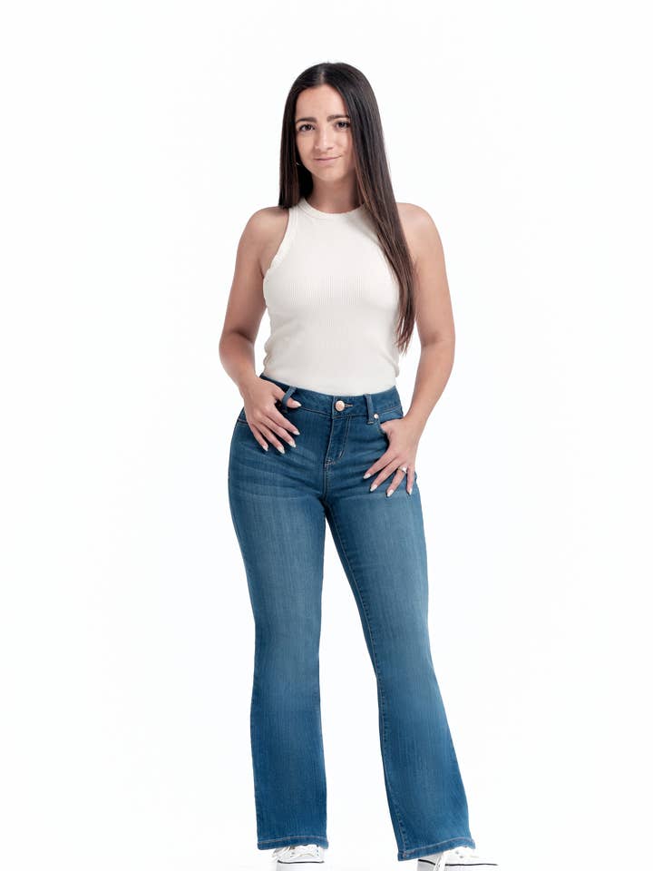 Petite 28” Mid-Rise Slim Boot i Tobias for engroshandel hos 1822 Denim