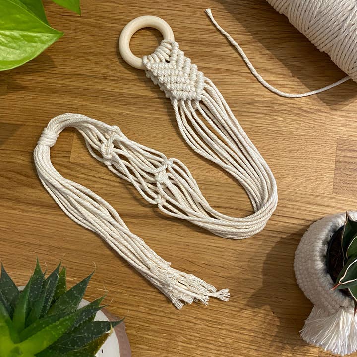 Luna Crafts - Venta al por mayor Macetas colgantes - Colgador macramé - Flecha - blanco5