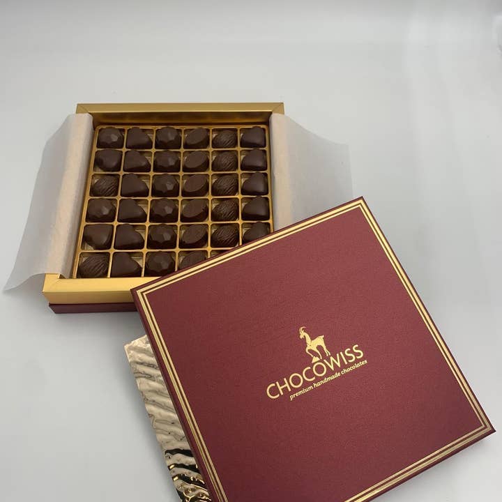 Chocowiss Executive Assortiment - Dubai-stijl Pistache & Kadaif Pralines - 410g voor wholesale door Aladdin