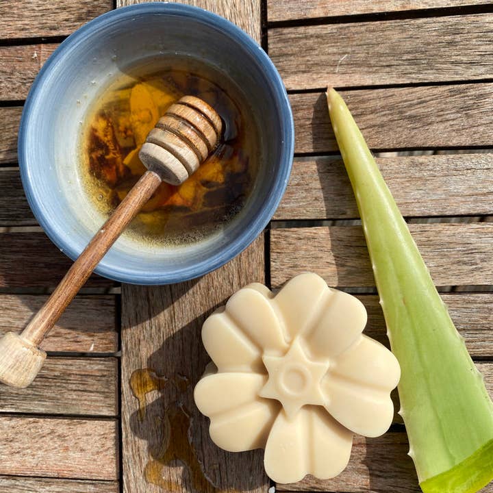 Cinnamon Quills - Wholesale Shampoo Puck/Solid Shampoo - Solid Shampoo Bar - Manuka Honey & Goat’s Milk