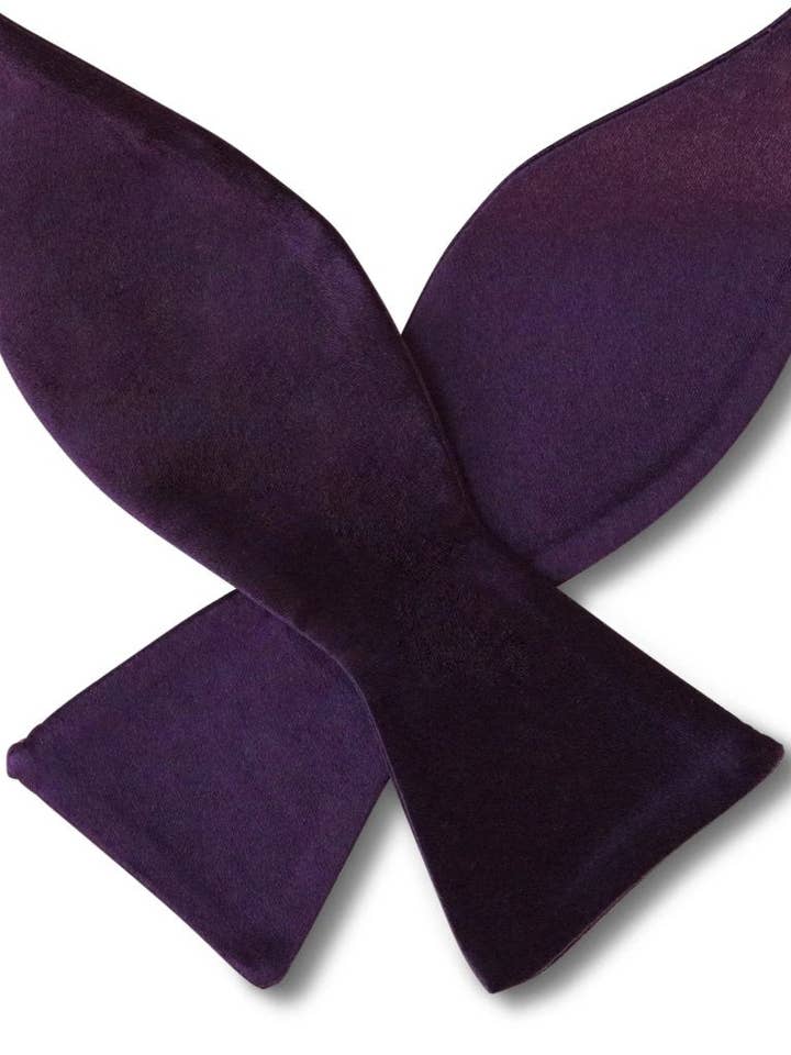 Papillon da annodare in seta viola prugna per la vendita all'ingrosso da parte di London Jae Apparel