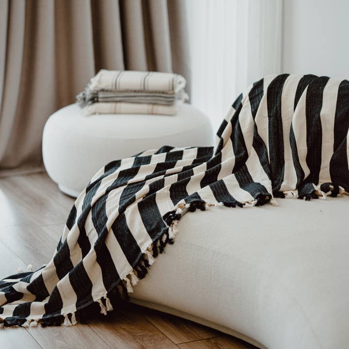 Moa - Wholesale Throw Blanket - Black Striped Cream Throw blanket & Bedspread
