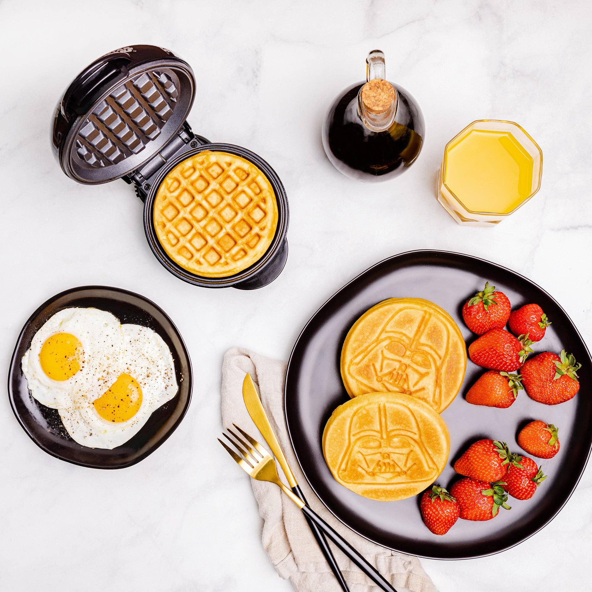 Uncanny Brands - Wholesale Kitchen Appliance - Uncanny Brands Star Wars Mini Darth Vader Waffle Maker1
