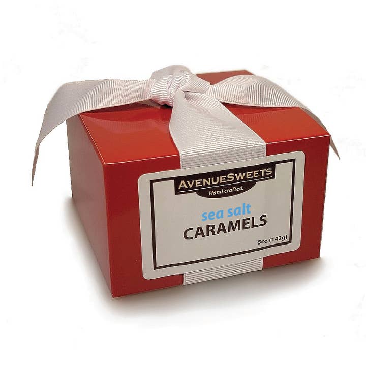 Boîte-cadeau caramel 5oz (rouge avec ruban gros-grain blanc) pour la vente par AvenueSweets