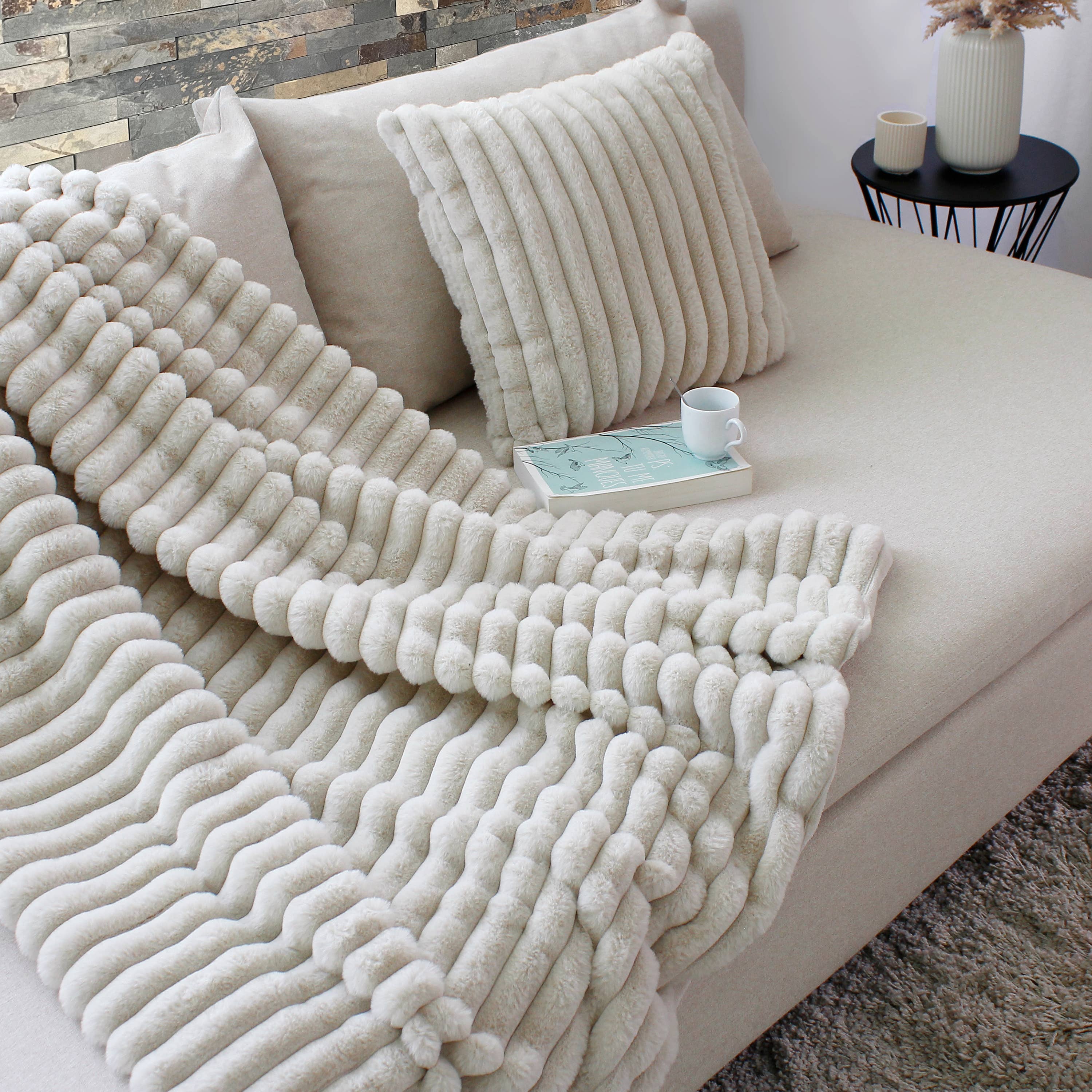 DECOSTARS - CmaDECO - Wholesale Throw/Decorative Pillow - Square cushion, ribbed faux fur, 40x40cm, Matisse6