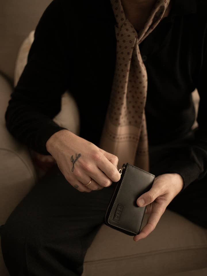 Portafoglio nero in pelle per la vendita all'ingrosso da parte di Yùza