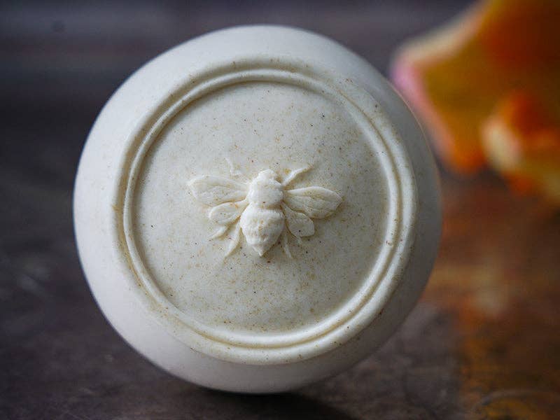 Beeline Skin Care - Wholesale Bar Soap - Bee Soothed - Oatmeal & Honey soothing soap bar1