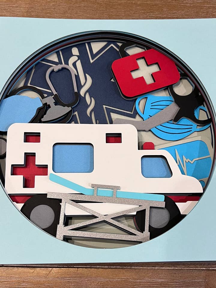 Ambulans EMS 3D-papperskonst i en skugglåda för wholesale av Olivia Reagan Designs