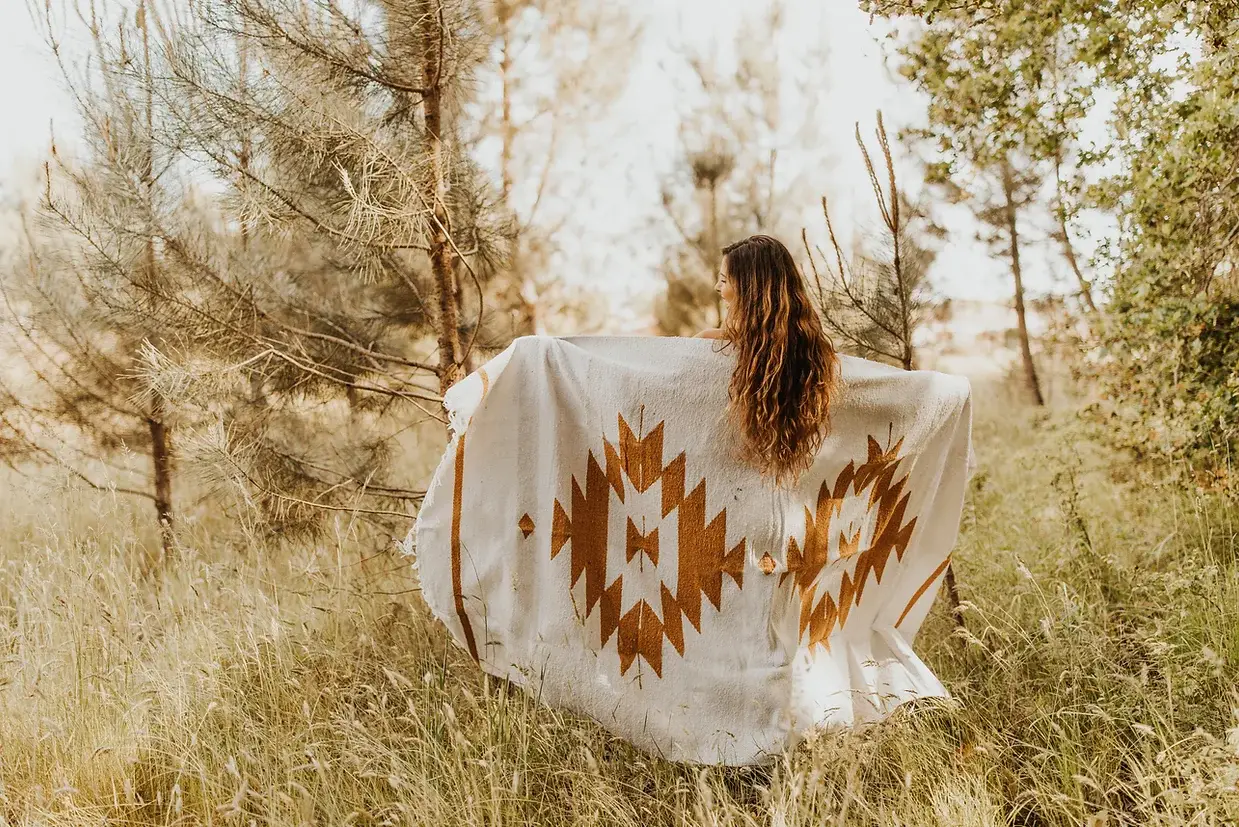 THE WILD WHISPERS - Wholesale Throw Blanket - Rosarito blanket1