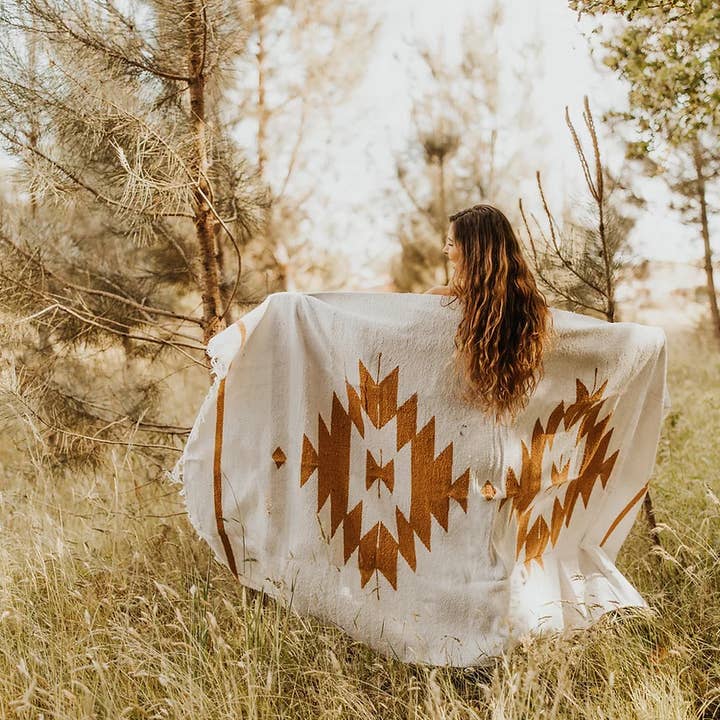 THE WILD WHISPERS - Wholesale Throw Blanket - Rosarito blanket1