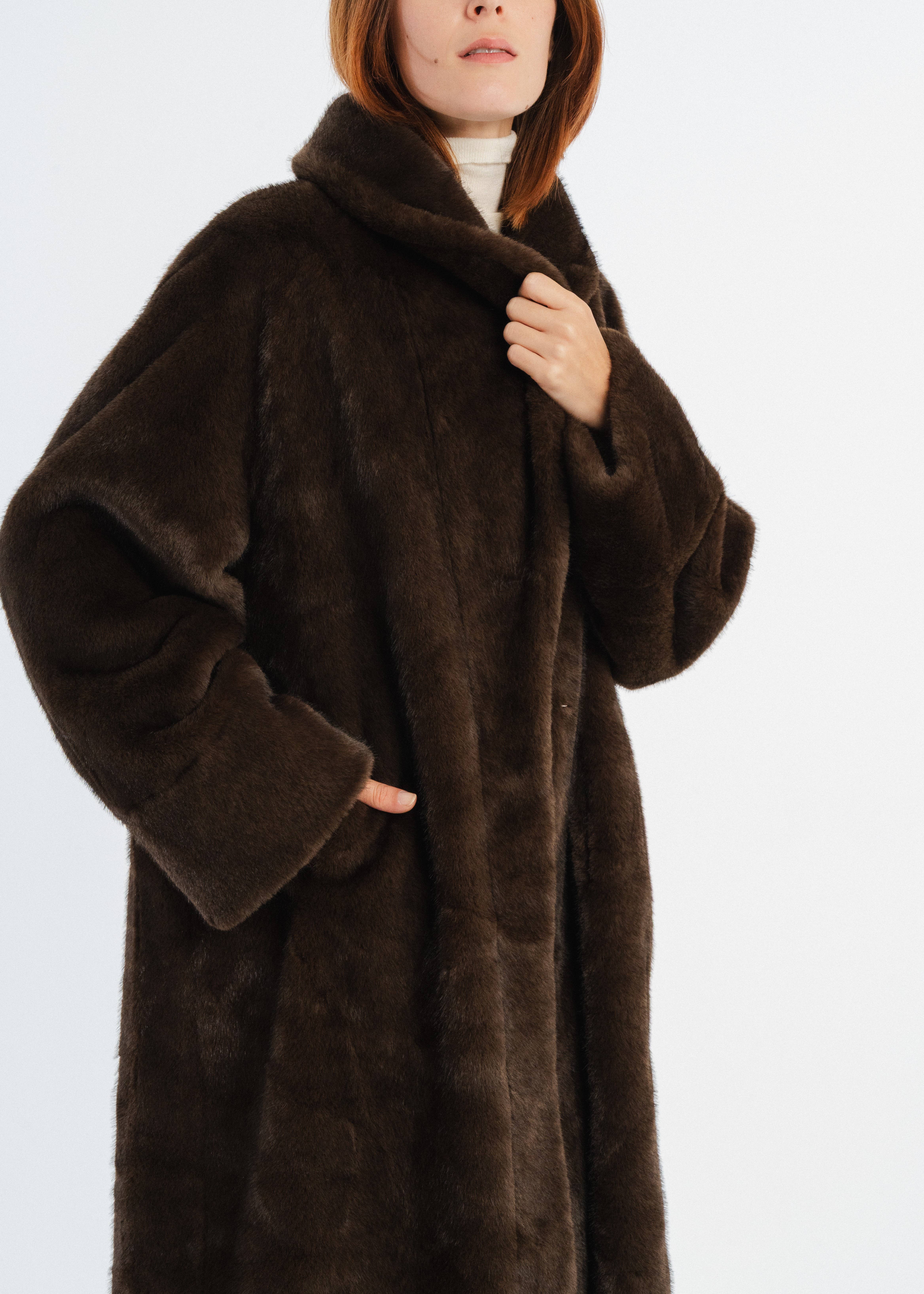 brun Lång kappa i fuskpäls med fickor och bälte för wholesale på Faire1