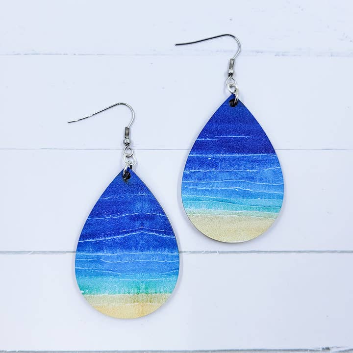 Pendientes colgantes de madera con forma de lágrima Beach Waves para venta al por mayor de The Purple Chickadee