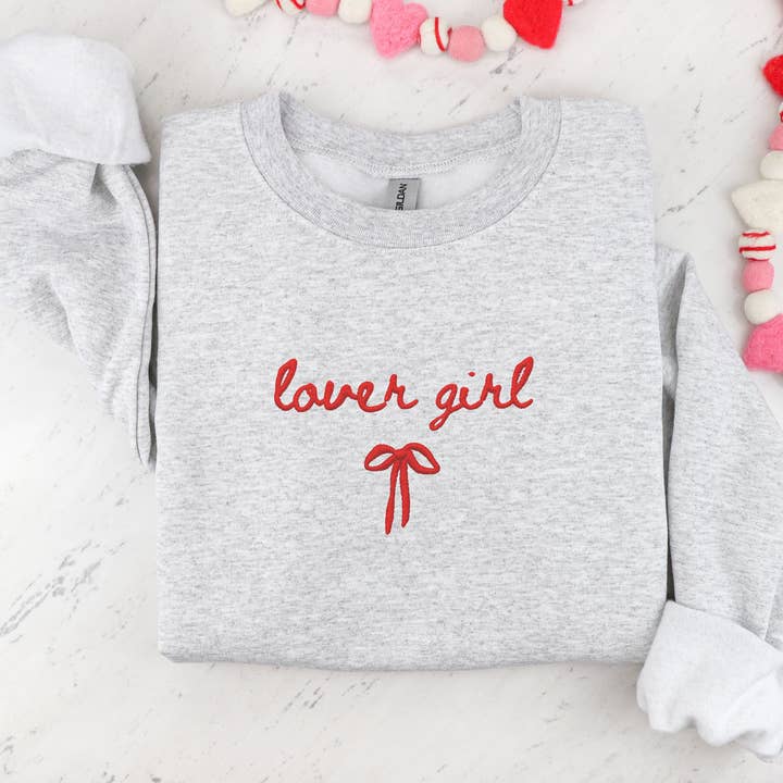 Camisola Bordada Lover Girl Dia dos Namorados Crewneck por atacado de P E T I T R U E