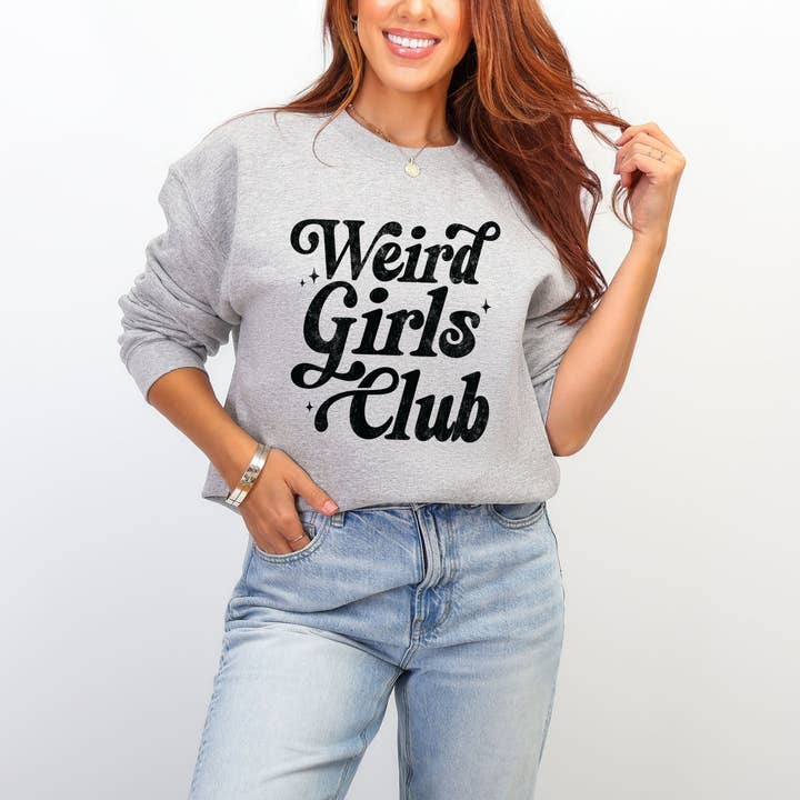 Club des Filles Étranges Délavé - Sweatshirt Graphique pour Femme pour la vente par Olive And Ivory Wholesale