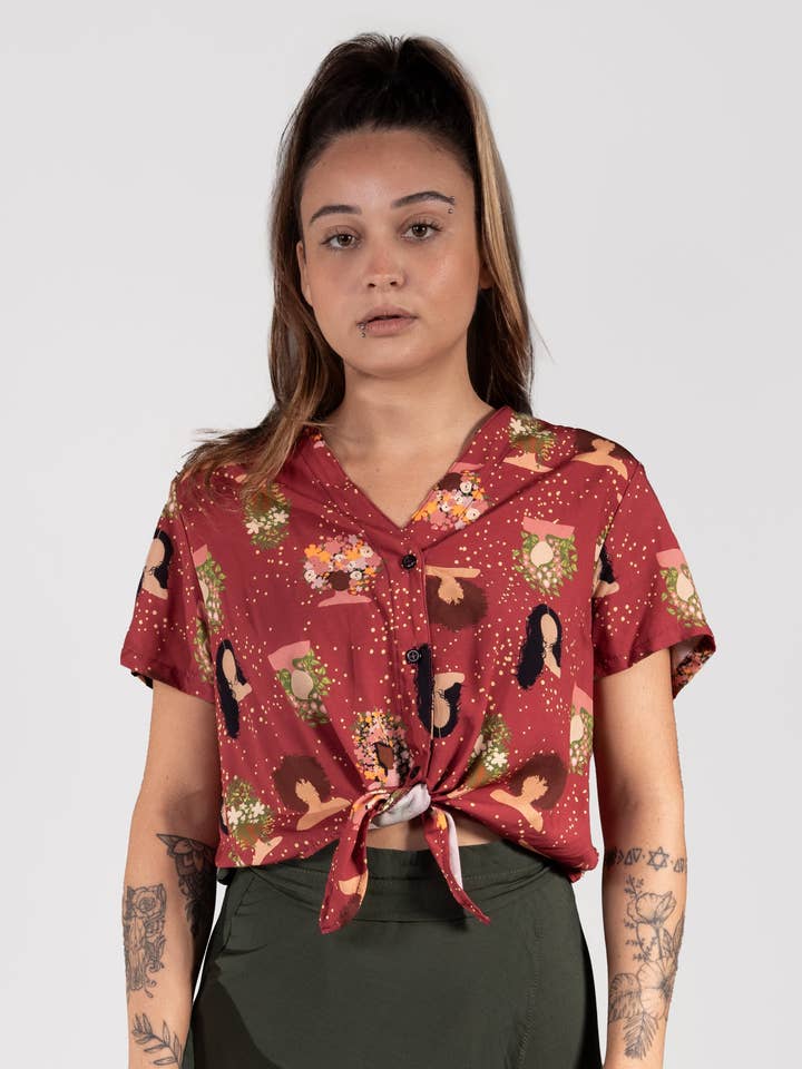 Haut court fleuri "Open Your Mind" pour la vente par Auê Clothing