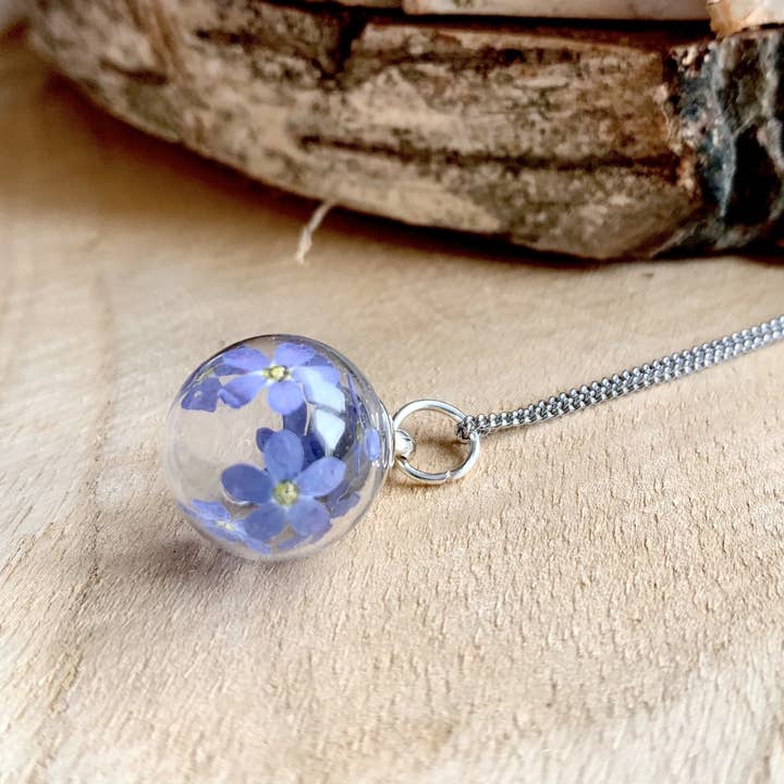 Madame Cousette - Vendita all'ingrosso Collana con ciondolo/pendaglio - Collana Myosotis con fiori secchi con sfera in oro o argento