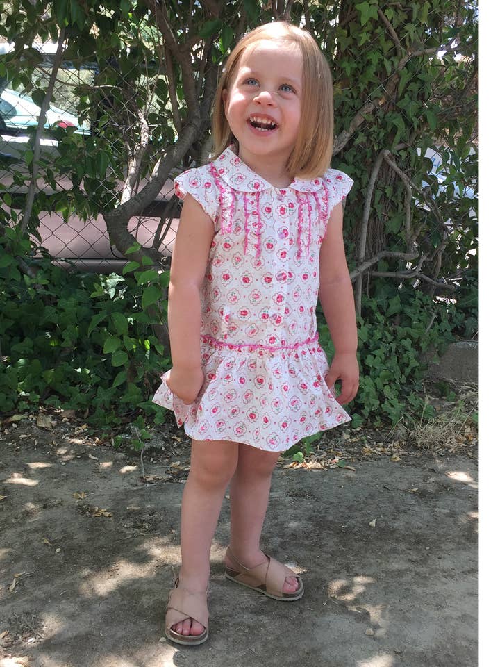 Vestito bambina fiori e pois per la vendita all'ingrosso da parte di Kalimera Clothing Athens