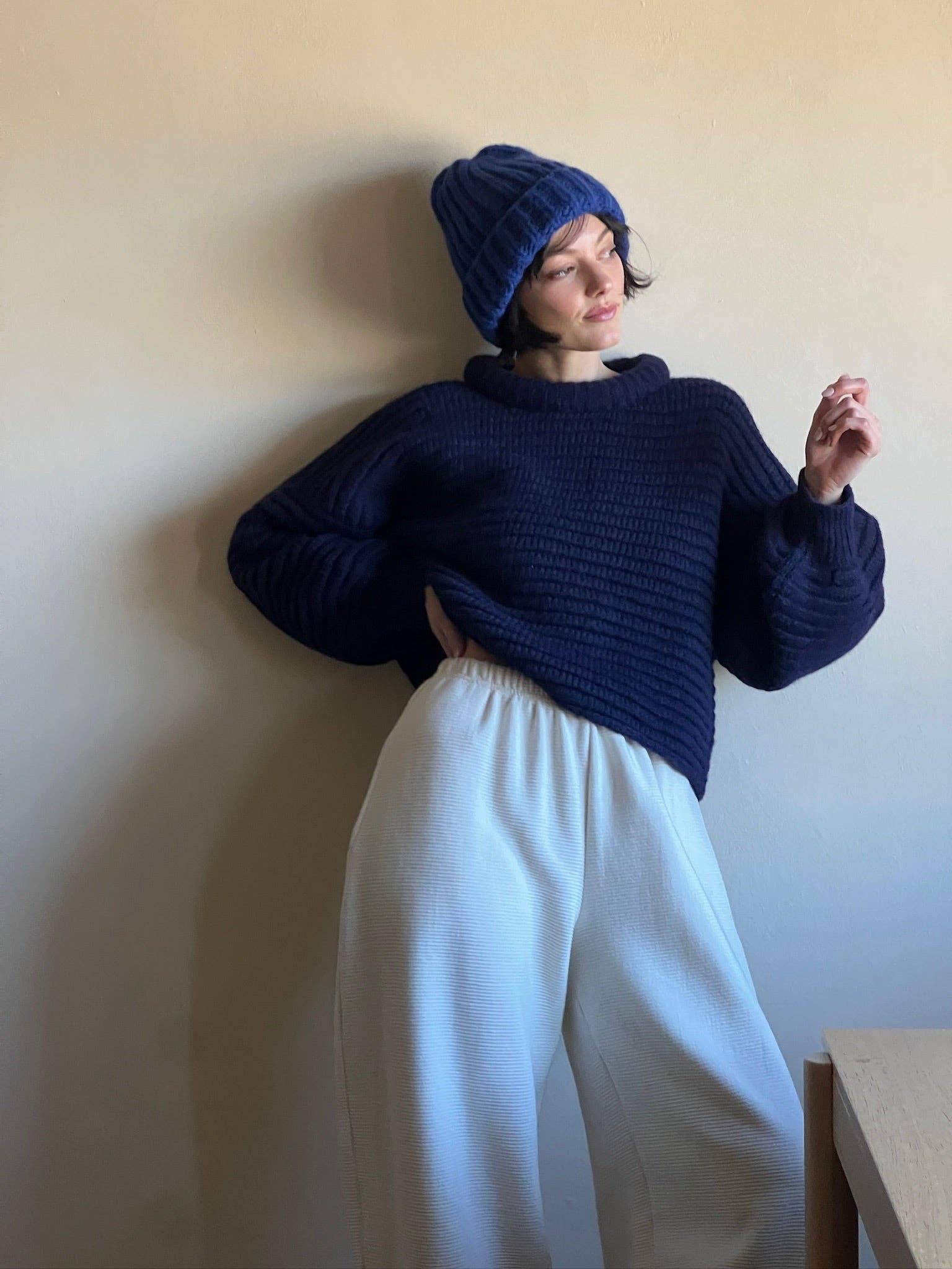 Na Nin – Großhandel Strickpullover – Damen – Romy Strickpullover aus Alpakawolle mit Ballonärmeln8