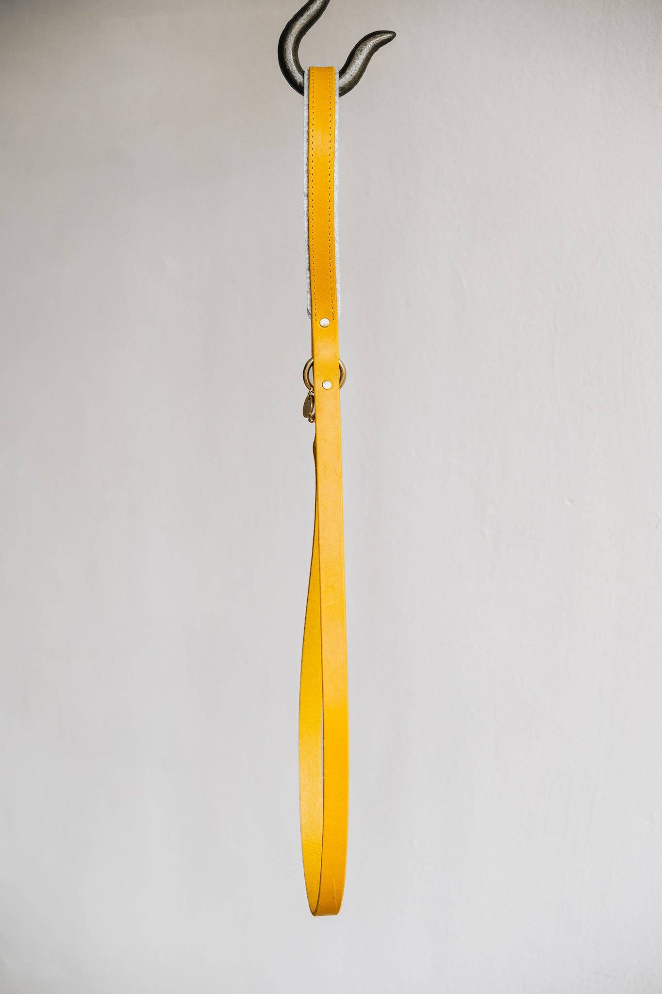 BAND&ROLL - Wholesale Pet Leash - Dog - LIGHTWEIGHT SHORT LEATHER LEASH. HITCH air25