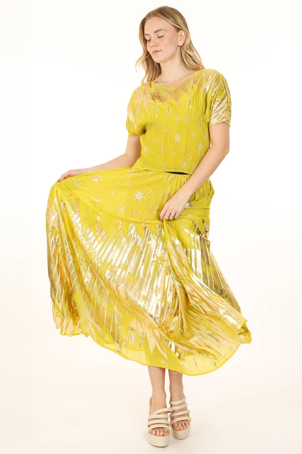 Beulah Style - Wholesale Top & Skirt Set - Women's - Glossy Snowflake Pattern Pleated Top & Skirt Set QM6038