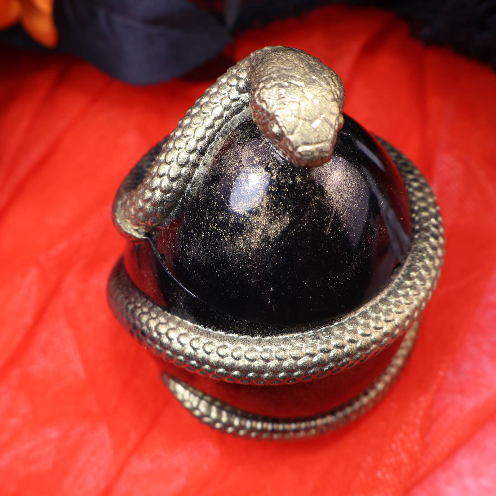 KIZIMA - Wholesale Decorative Box - Black Egg Jewelry Box Wrapped with Golden Snake | Halloween | KIZIMA2