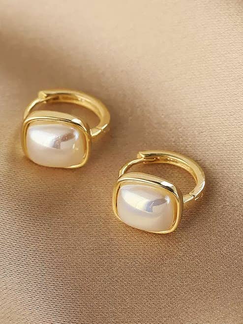 Créoles simples vintage à perles carrées DPJE1704 pour la vente par Dipped Shop