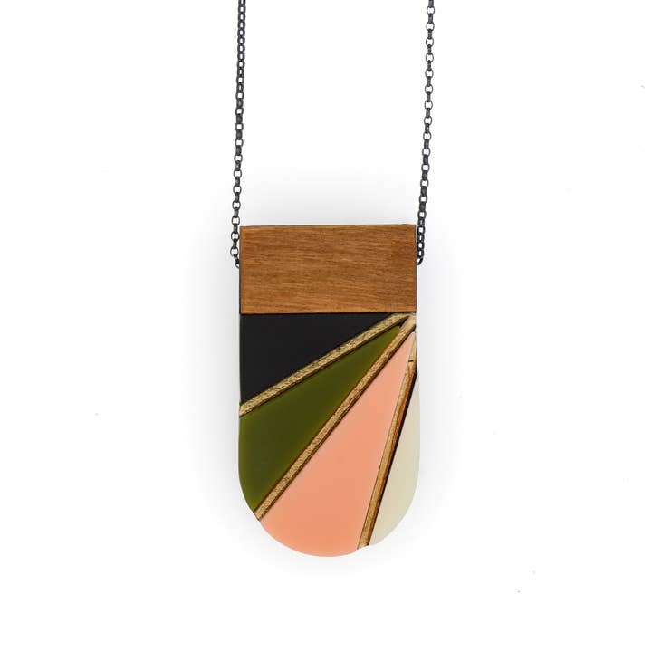 Bird of Virtue - Wholesale Pendant/Charm Necklace - Solvej Necklace · Oval Radiating Color-block Necklace