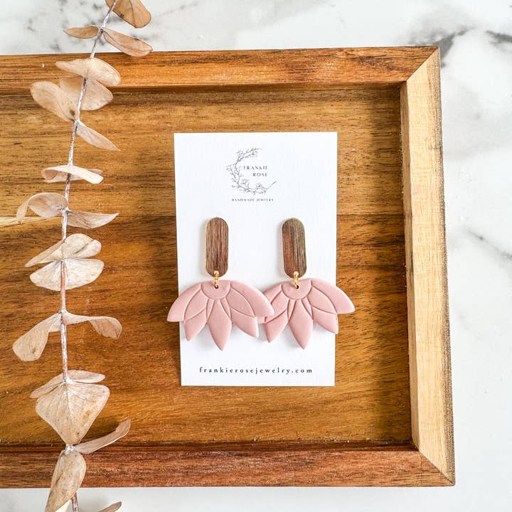 Loto rosa e ulteriori Risultati per fiori di loto all'ingrosso. Resi gratuiti e termini di pagamento a 60 giorni su Faire in tendenza su Faire.