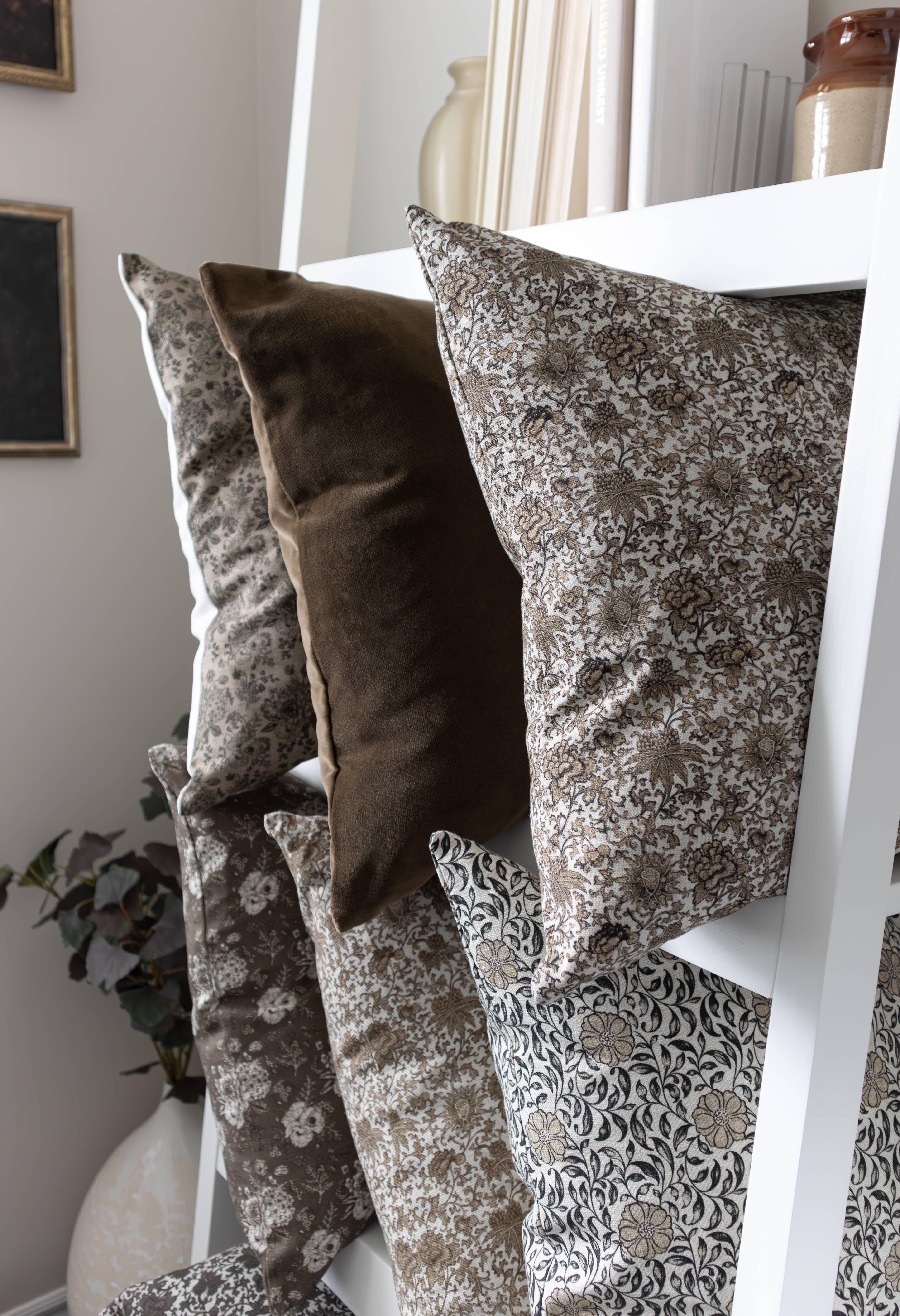 Hyggely - Wholesale Throw Pillow Cover - Fleur de Vie Floral Pillow Cover | Throw Pillow2