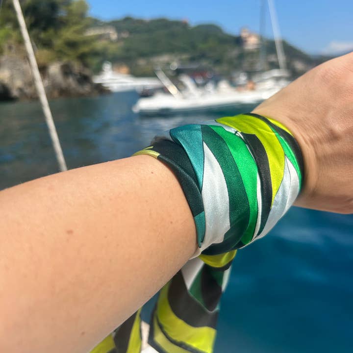 Pashmisy - Wholesale Scarf - Women's - Kelly Green Contour Square Silk Scarf4