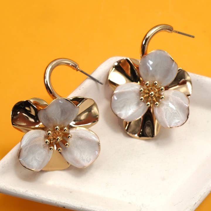 GOLD VINTAGE FLORAL FLOWER DROP EARRINGS | 80E61269 for wholesale on Faire0