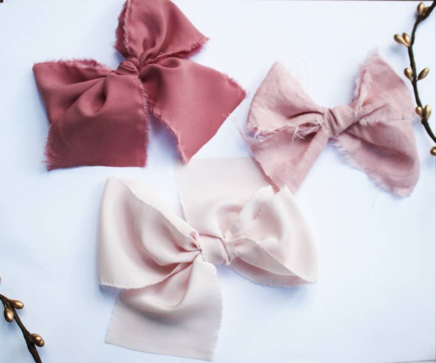 Heidy Berry – Großhandel Haarschleife – Kinder – Baby Haarschleife Blush Rosa Seide Leinen, Shades Stoff1