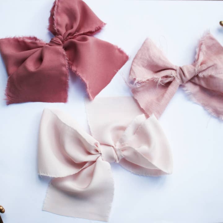 Heidy Berry – Großhandel Haarschleife – Kinder – Baby Haarschleife Blush Rosa Seide Leinen, Shades Stoff1