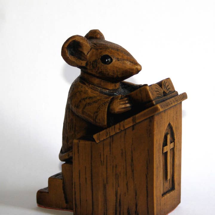 Oakapple Designs Ltd - Wholesale Decorative Figurine - Church Mouse In The Pulpit. Reproduction Carving Ornament.3