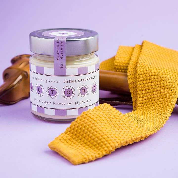 Vit spridningskräm med pistasch 240g - 8.5 Oz för wholesale av Autore Chocolate