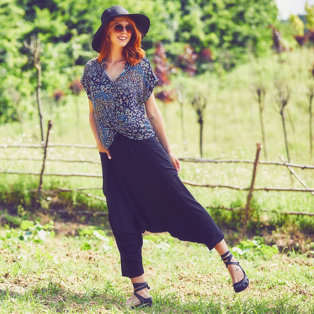 Los Banditos - Wholesale Pants - Women's - Elastic Waist Tie Front Black Capri Harem Pants1