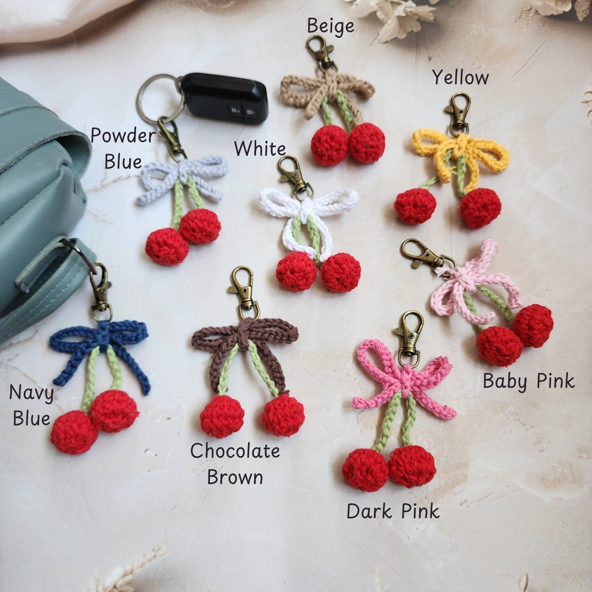 Handmade By Uruba – Großhandel Schlüsselanhänger-Armbänder – Handgefertigter Häkel-Kirschenschlüsselanhänger | Fruchtinspirierter Anhänger0