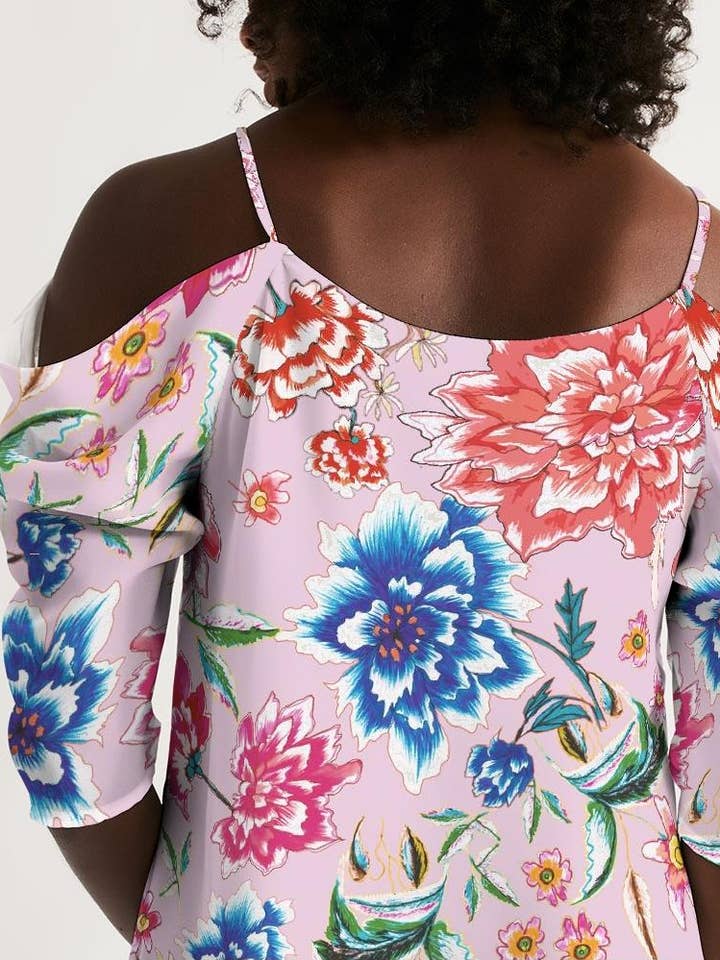 AMORE WHITE BLOMS|| Abito da donna a trapezio con spalle scoperte per la vendita all'ingrosso da parte di Byheart Design Sweden